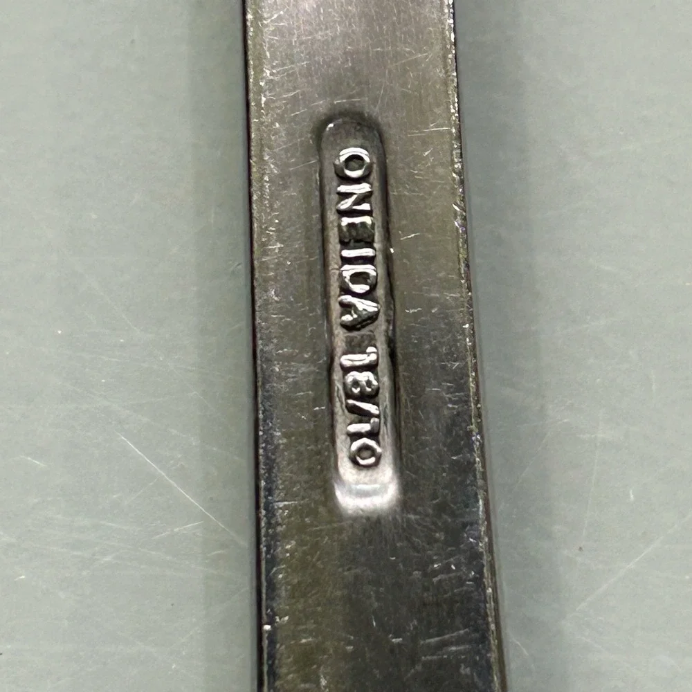 Oneida Baltimore 27 Piece Set 18/10 Stainless Steel **See Description For Counts